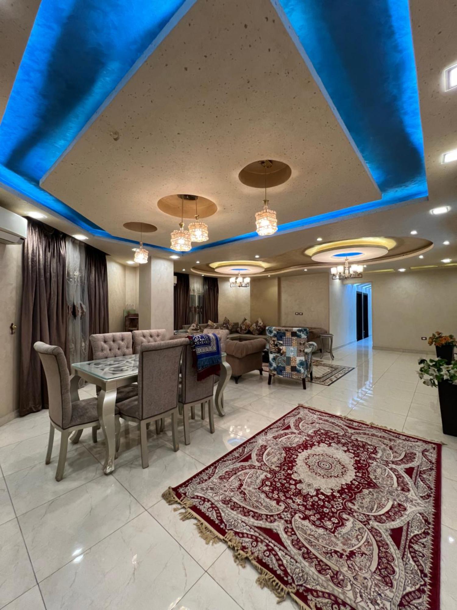 فاخرة فوق المصريه للسيارات Apartment *